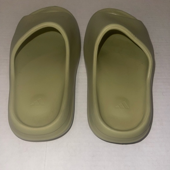 YEEZY SANDALS SIZE 6 - Picture 5 of 6